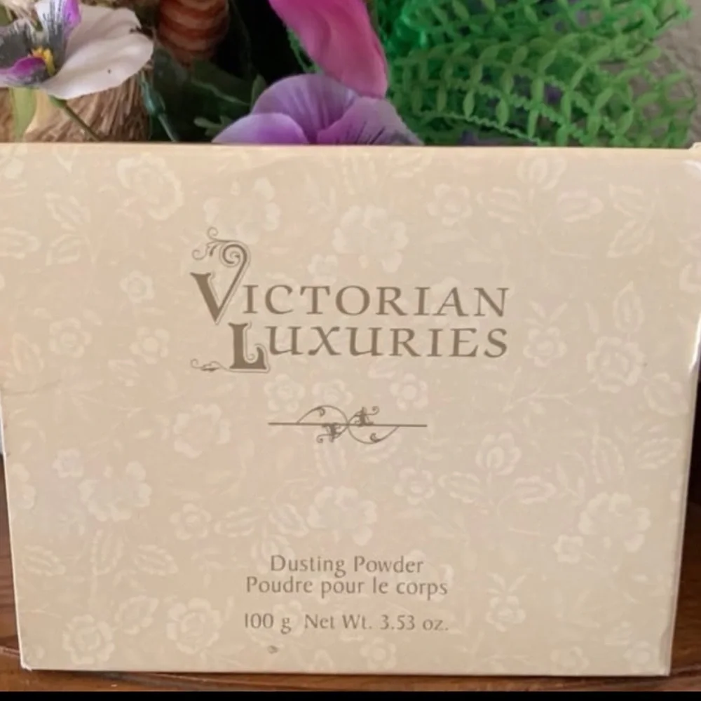 Women’s Avon Victorian Luxuries Dusting Powder w/Box, Plastic Lavender Powder